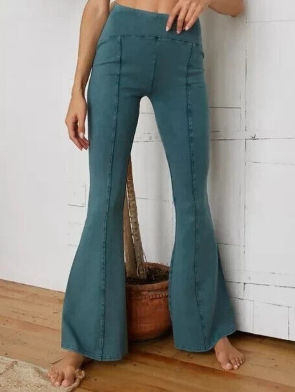 OUT FROM UNDER by Urban Outfitters Aria Seamed Flare Pants Small